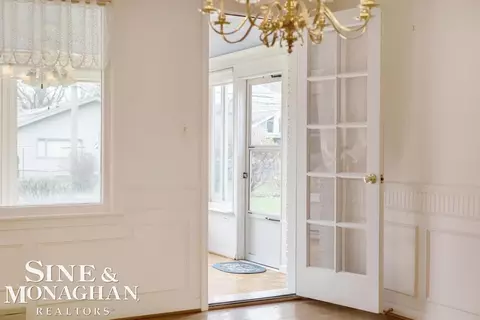 Entry Way - 51 Roslyn, Grosse Pointe Shores, MI 48236 photo 3 of 4