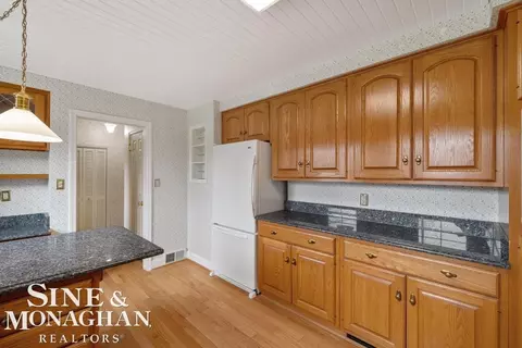 Kitchen - 51 Roslyn, Grosse Pointe Shores, MI 48236 photo 5 of 5
