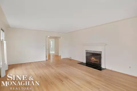 Living - 51 Roslyn, Grosse Pointe Shores, MI 48236 photo 2 of 4
