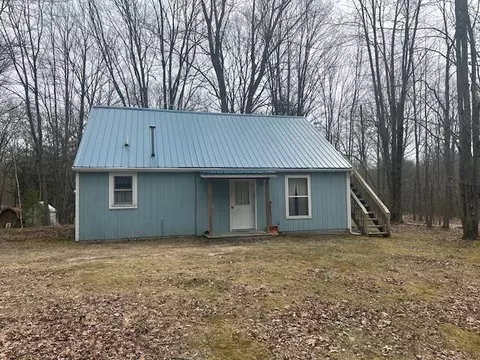 2411 W Clarence, Harrison, MI 48625