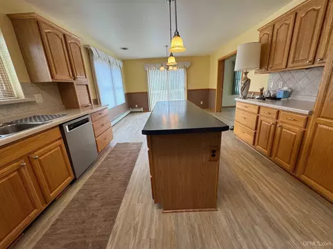 6095 K, Escanaba, MI 49829 photo 9