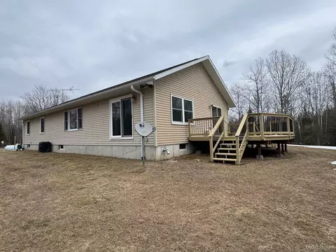 6095 K, Escanaba, MI 49829 photo 3