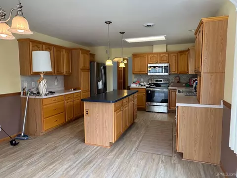 6095 K, Escanaba, MI 49829 photo 7