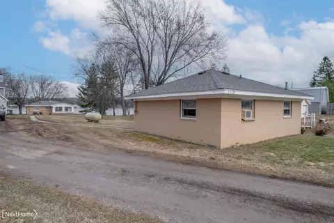 Exterior - 2620 Shady Shrs, Lupton, MI 48635 photo 3 of 5