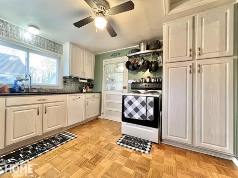 745 Broadway, Owosso, MI 48867 photo 7