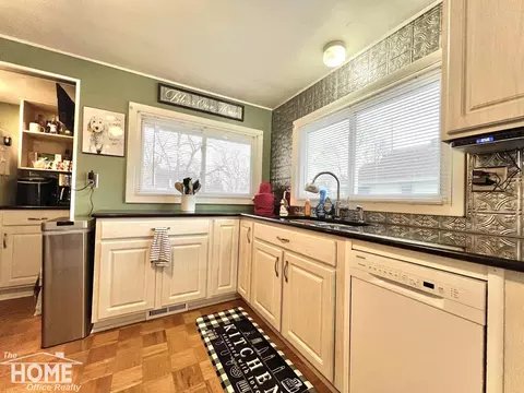 745 Broadway, Owosso, MI 48867 photo 5
