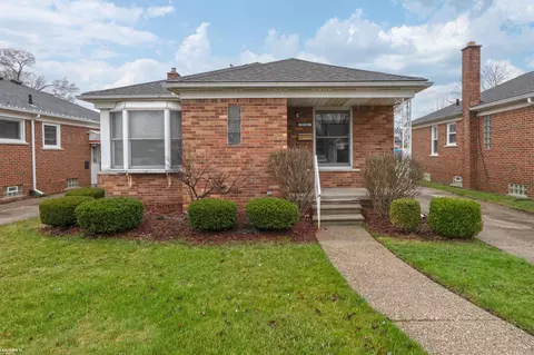 22788 Courtland, Eastpointe, MI 48021