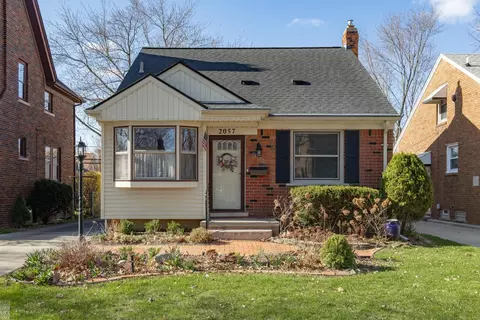 2057 Hawthorne, Grosse Pointe Woods, MI 48236
