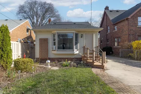 2057 Hawthorne, Grosse Pointe Woods, MI 48236 photo 3