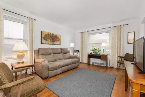 2057 Hawthorne, Grosse Pointe Woods, MI 48236 photo 5
