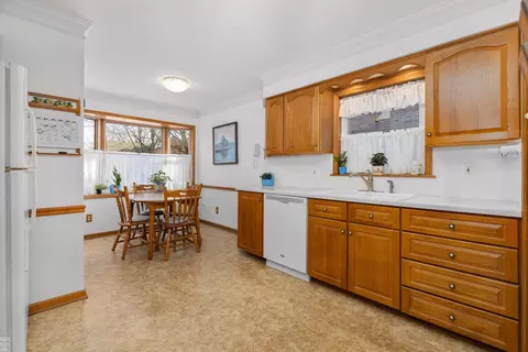 2057 Hawthorne, Grosse Pointe Woods, MI 48236 photo 11