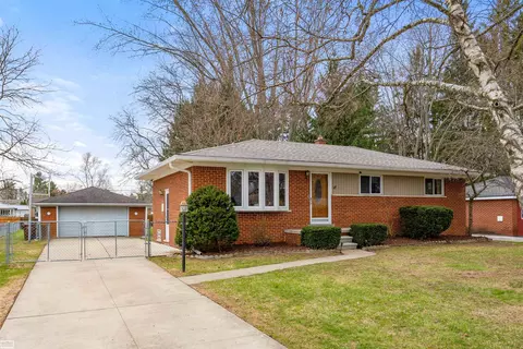 5018 Robert, Shelby Township, MI 48316