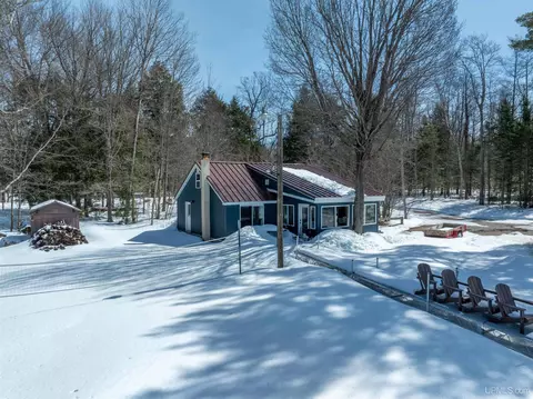 Exterior - 3865 Peninsula Pt, Munising, MI 49862 photo 16 of 17