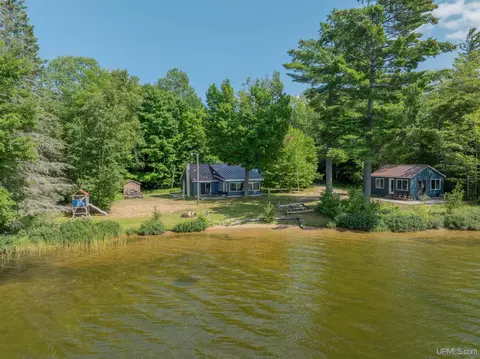 Exterior - 3865 Peninsula Pt, Munising, MI 49862 photo 13 of 17