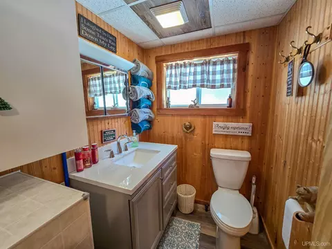 Bath - 3865 Peninsula Pt, Munising, MI 49862 photo 1 of 2