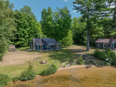 Exterior - 3865 Peninsula Pt, Munising, MI 49862 photo 2 of 17