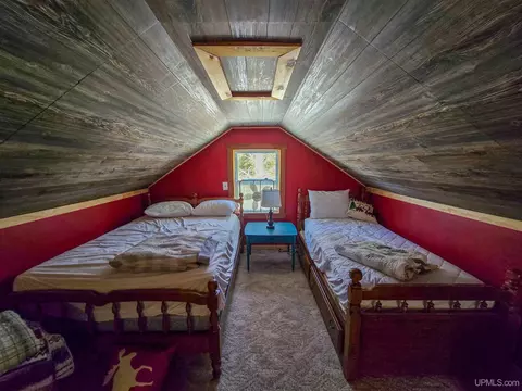 Bedroom - 3865 Peninsula Pt, Munising, MI 49862 photo 5 of 7