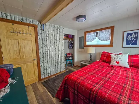 Bedroom - 3865 Peninsula Pt, Munising, MI 49862 photo 4 of 7