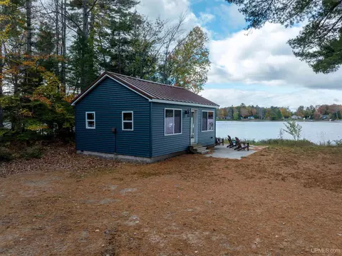 Exterior - 3865 Peninsula Pt, Munising, MI 49862 photo 9 of 17