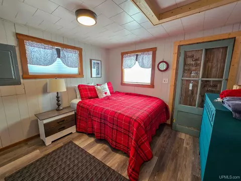 Bedroom - 3865 Peninsula Pt, Munising, MI 49862 photo 2 of 7