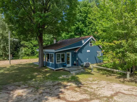 Exterior - 3865 Peninsula Pt, Munising, MI 49862 photo 3 of 17