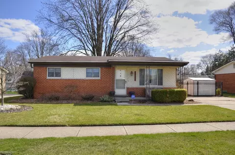 20348 Carlier St, Clinton Township, MI 48035