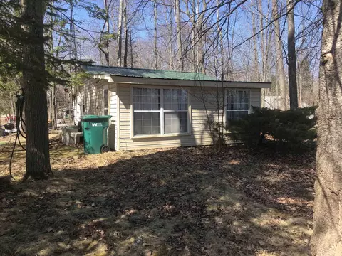 5067 Lake Pt, Harrison, MI 48625
