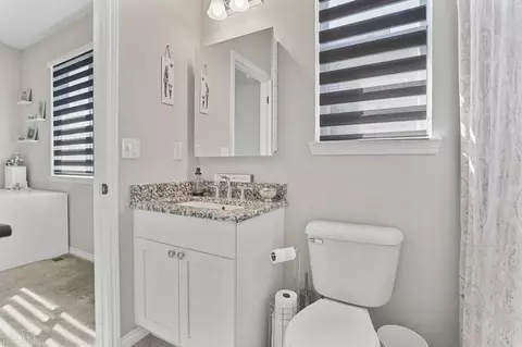 Bath - 49946 Monarch, Macomb, MI 48044 photo 1 of 7