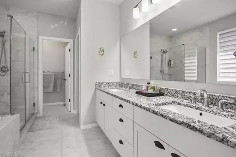 Bath - 49946 Monarch, Macomb, MI 48044 photo 4 of 7