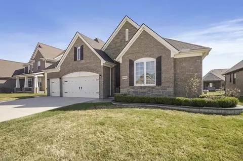 49946 Monarch, Macomb, MI 48044