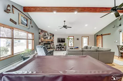 Living - 1916 W Sterns, Temperance, MI 48182 photo 7 of 9