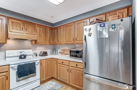 Kitchen - 1916 W Sterns, Temperance, MI 48182 photo 4 of 8