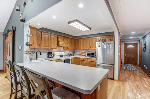 Kitchen - 1916 W Sterns, Temperance, MI 48182 photo 3 of 8