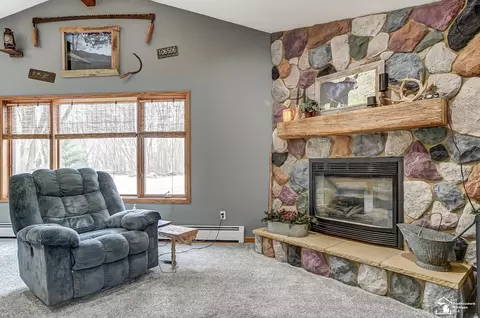 Living - 1916 W Sterns, Temperance, MI 48182 photo 4 of 9