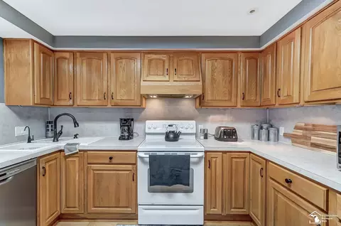 Kitchen - 1916 W Sterns, Temperance, MI 48182 photo 5 of 8