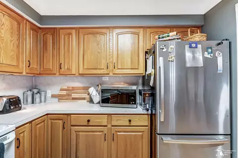 Kitchen - 1916 W Sterns, Temperance, MI 48182 photo 7 of 8