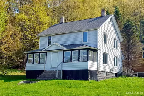 515 W Onota, Munising, MI 49862