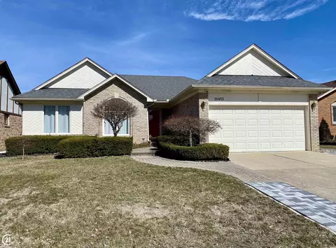 18455 Cranbrook, Clinton Township, MI 48038