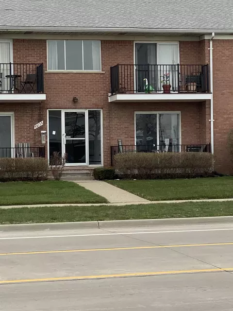 32125 Beaconsfield #13, Roseville, MI 48066