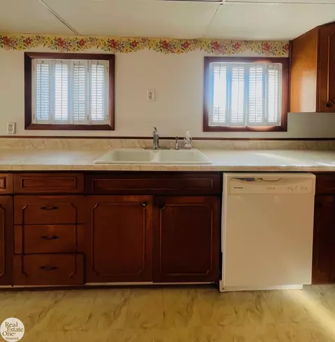 Kitchen - 410 Ruskin, Algonac, MI 48001 photo 4 of 5
