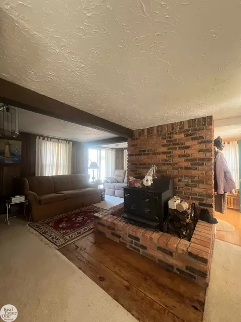 Living - 410 Ruskin, Algonac, MI 48001 photo 4 of 4