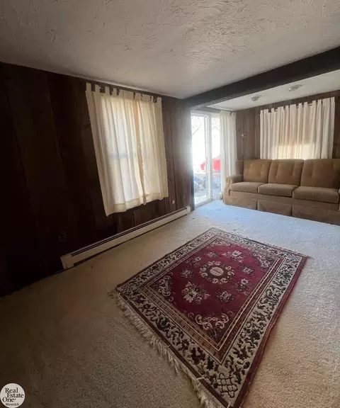 Living - 410 Ruskin, Algonac, MI 48001 photo 3 of 4