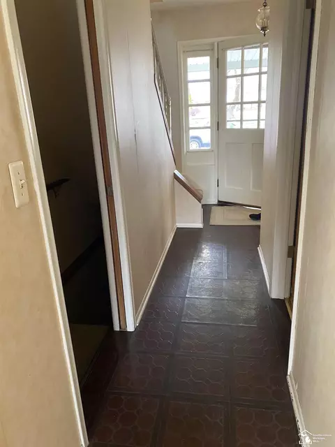 Entry Way - 14705 Williamsburg, Riverview, MI 48193 photo 4 of 5