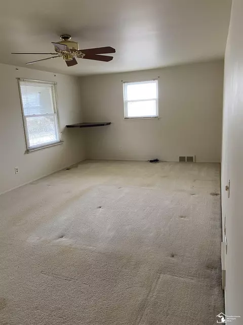Bedroom - 14705 Williamsburg, Riverview, MI 48193 photo 4 of 5
