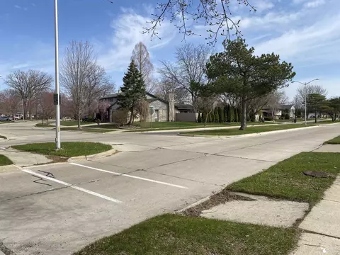 Exterior - 14705 Williamsburg, Riverview, MI 48193 photo 10 of 11