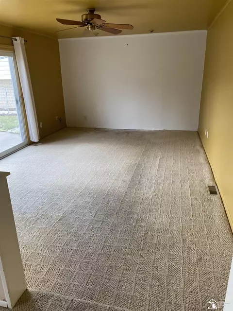 Living - 14705 Williamsburg, Riverview, MI 48193 photo 4 of 5