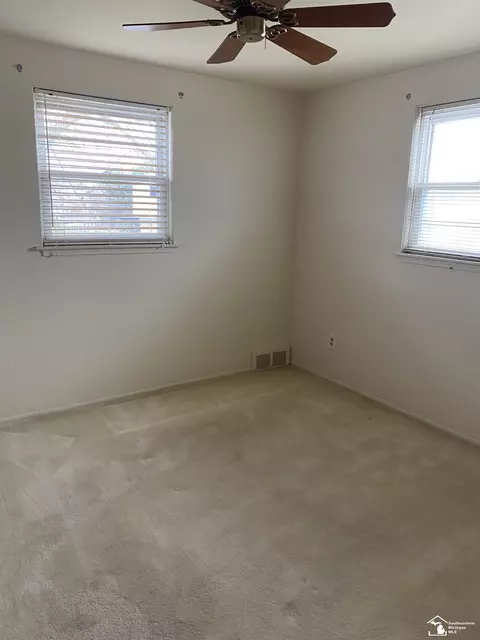 Bedroom - 14705 Williamsburg, Riverview, MI 48193 photo 3 of 5