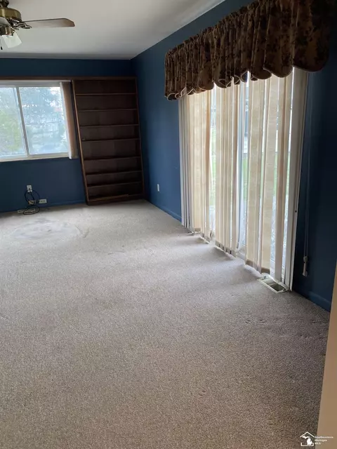Living - 14705 Williamsburg, Riverview, MI 48193 photo 5 of 5