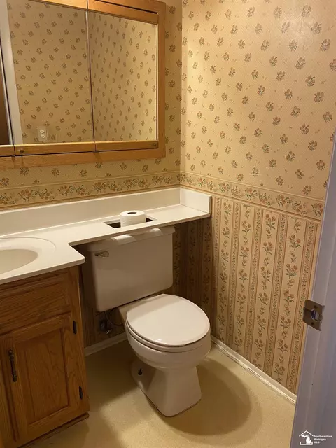 Bath - 14705 Williamsburg, Riverview, MI 48193 photo 1 of 3