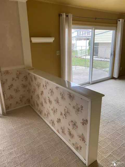 Living - 14705 Williamsburg, Riverview, MI 48193 photo 3 of 5